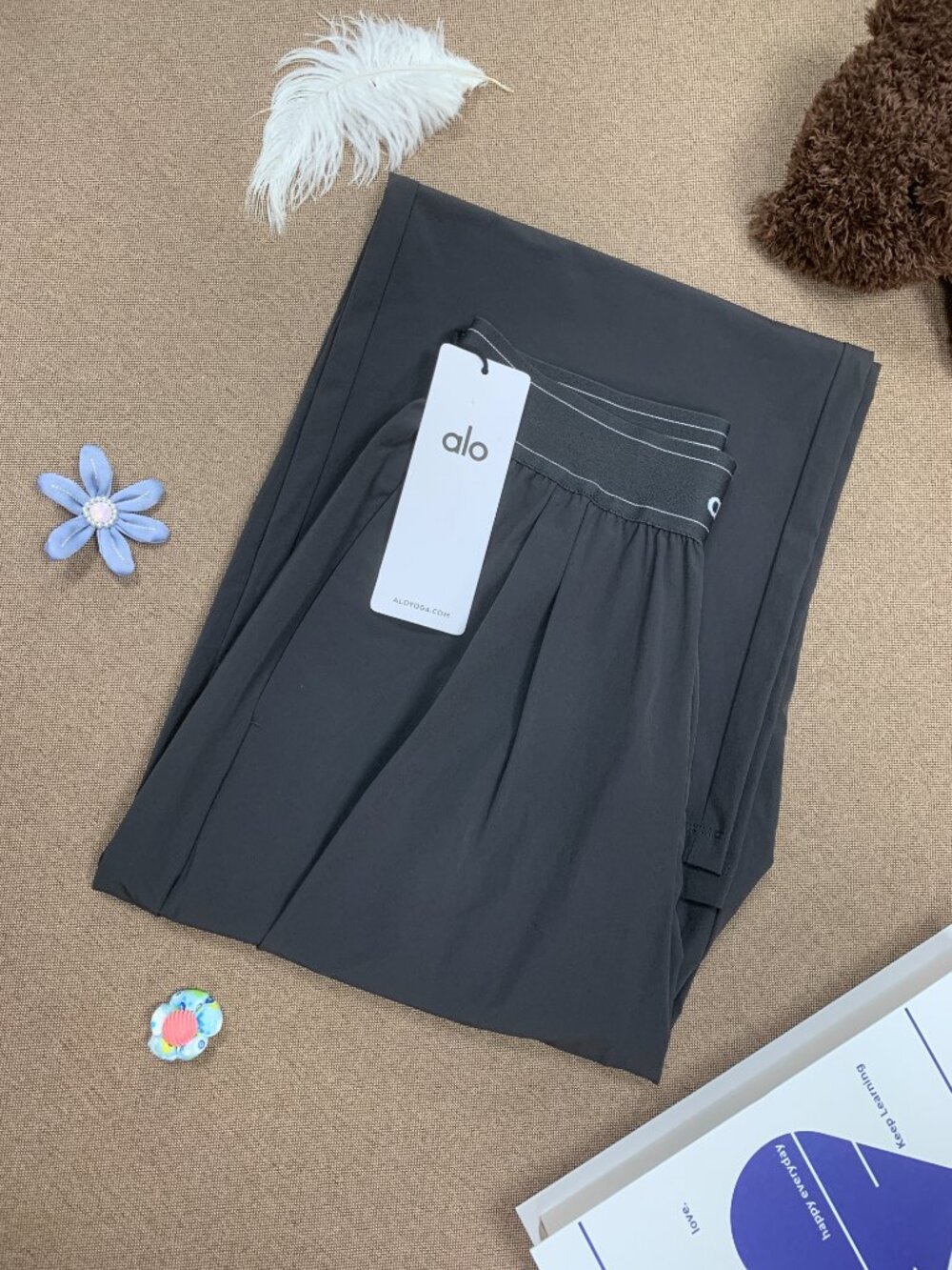 🦝ALO Yoga Dark Gray Suit Up Trouser🤳NWT Work Casual 30" Inseam - Picture 9 of 10